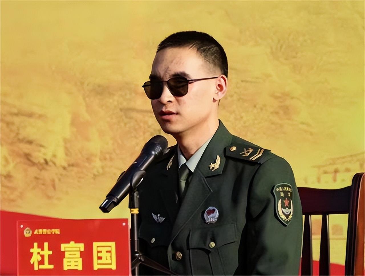 杜富國(guó)現(xiàn)在的軍銜與英雄本色，杜富國(guó)，英雄本色與軍銜的榮耀