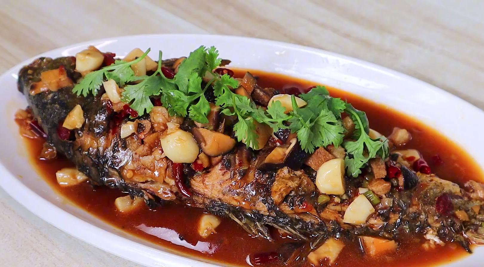 紅燒鯉魚的做法，一道傳統(tǒng)美食的烹飪藝術(shù)，紅燒鯉魚，傳統(tǒng)美食烹飪藝術(shù)之旅