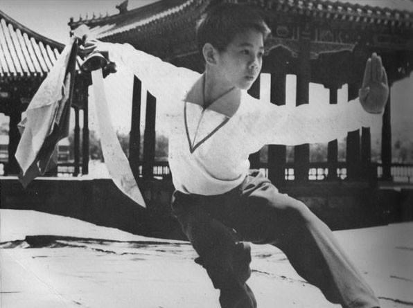 港臺(tái)明星男，閃耀娛樂(lè)圈的璀璨之星，港臺(tái)男星，娛樂(lè)圈的璀璨明星之光