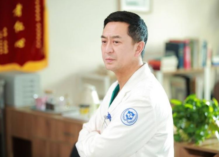 張嘉譯的強直性脊柱炎治療之路，張嘉譯的強直性脊柱炎治療之路探索