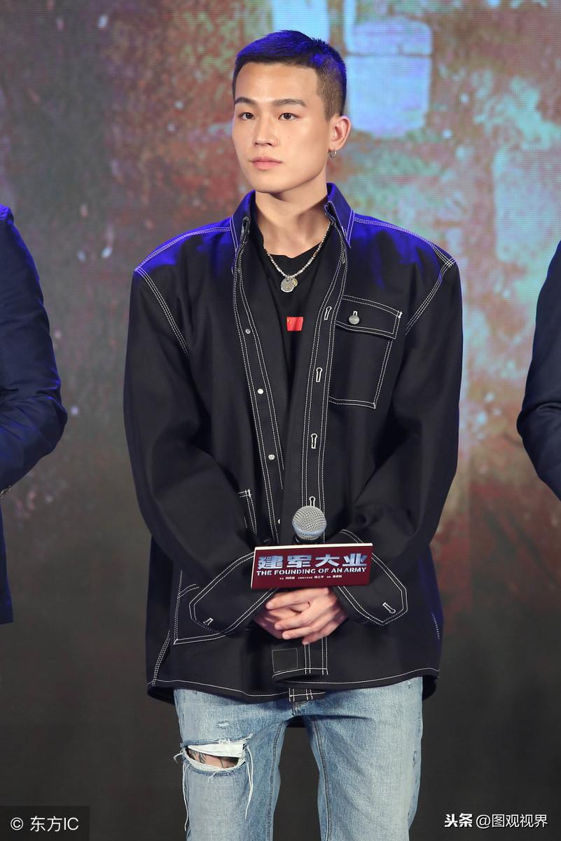 中國內(nèi)地男演員前100名，璀璨星光閃耀熒屏，中國內(nèi)地男演員璀璨群星榜TOP100，熒屏星光閃耀之路