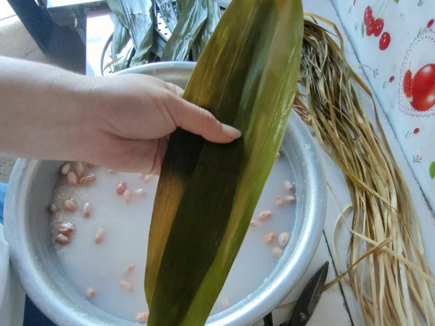 包粽子，傳統(tǒng)工藝的細(xì)致展現(xiàn)，包粽子，傳統(tǒng)工藝的細(xì)致演繹