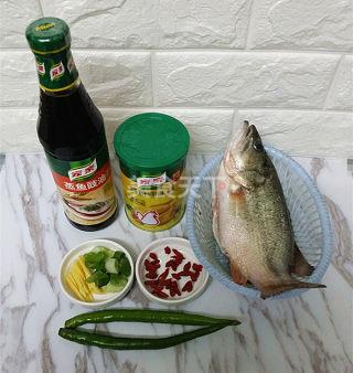 清蒸鱸魚，傳統(tǒng)美食的制作藝術，清蒸鱸魚，傳統(tǒng)美食制作的藝術探究