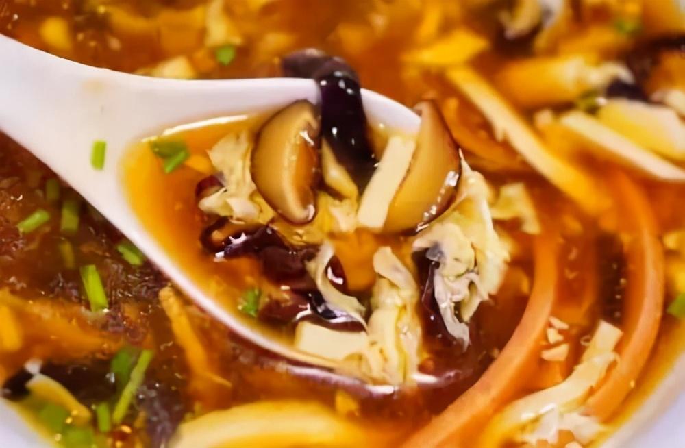 酸辣湯的正宗做法，傳統(tǒng)美味，家常必備，家常必備，正宗酸辣湯傳統(tǒng)美味做法指南