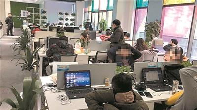 當(dāng)今社交軟件的發(fā)展日新月異，聊天交流的方式也愈加豐富多樣。人們可以通過(guò)社交軟件隨時(shí)隨地與朋友、家人、同事甚至陌生人進(jìn)行交流。本文將介紹一些目前市場(chǎng)上熱門(mén)的可以聊天的社交軟件。，熱門(mén)聊天社交軟件大盤(pán)點(diǎn)，隨時(shí)隨地暢聊無(wú)阻