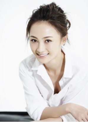 姚笛近照，時(shí)光中的優(yōu)雅與堅(jiān)韌，姚笛近照，時(shí)光雕琢的優(yōu)雅與堅(jiān)韌之美