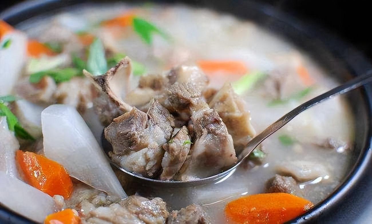 羊肉燉蘿卜，一道冬日暖心的傳統(tǒng)美食做法，羊肉燉蘿卜，冬日暖心傳統(tǒng)美食制作指南