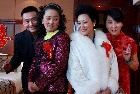 跨國(guó)婚姻，跨越文化與情感的聯(lián)姻，跨國(guó)婚姻，文化與情感的完美聯(lián)姻