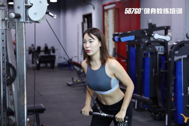 健身教練如何有效教授學(xué)員，健身教練高效教授學(xué)員的技巧與方法
