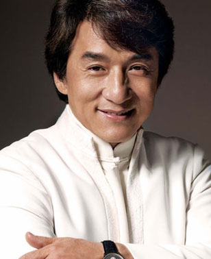 成龍個人資料簡介及學(xué)歷背景，成龍個人資料與學(xué)歷背景簡介