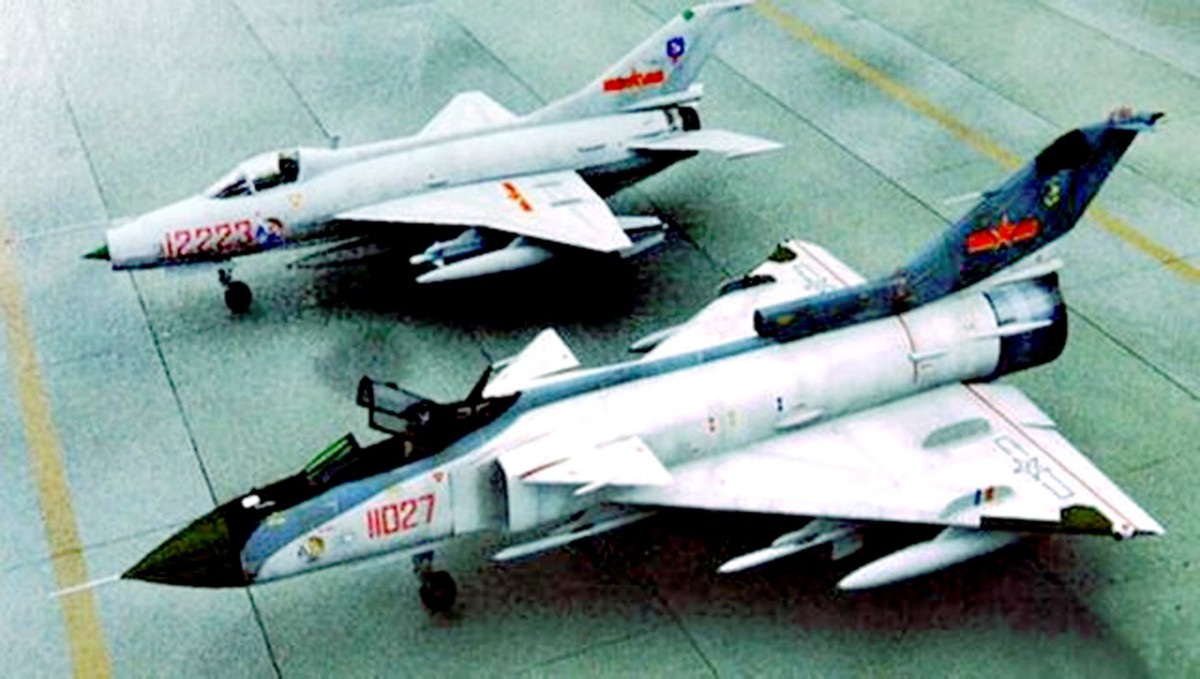殲-13戰(zhàn)機(jī)圖片，探索中國(guó)先進(jìn)戰(zhàn)斗機(jī)的魅力，中國(guó)先進(jìn)戰(zhàn)機(jī)殲-13的魅力，戰(zhàn)機(jī)圖片探索