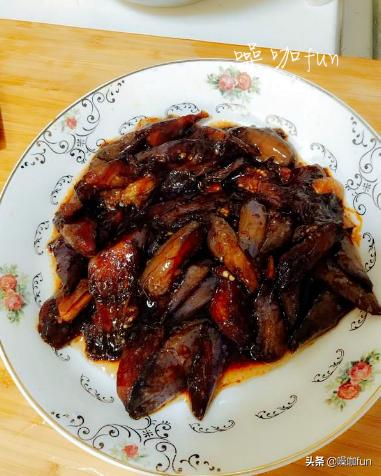 油燜茄子的做法，一道家常美食的烹飪指南，油燜茄子烹飪指南，家常美食制作教程