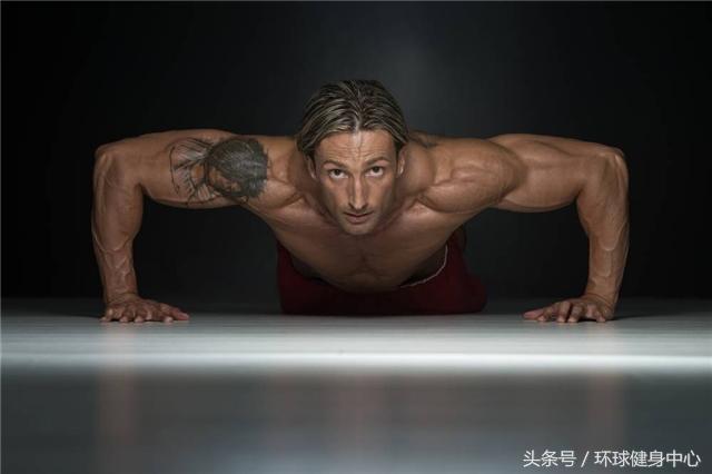 胸肌中縫訓練動作，深度雕刻你的魅力線條，胸肌中縫訓練，塑造魅力線條的秘籍