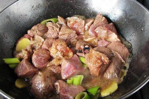 燉牛肉的做法，傳統(tǒng)美味與現(xiàn)代烹飪技巧的結(jié)合，傳統(tǒng)燉牛肉與現(xiàn)代烹飪技巧，美味結(jié)合的燉制之道