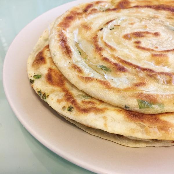 蔥油餅，傳統(tǒng)美食的魅力與制作方法，傳統(tǒng)美食蔥油餅的魅力與制作方法詳解