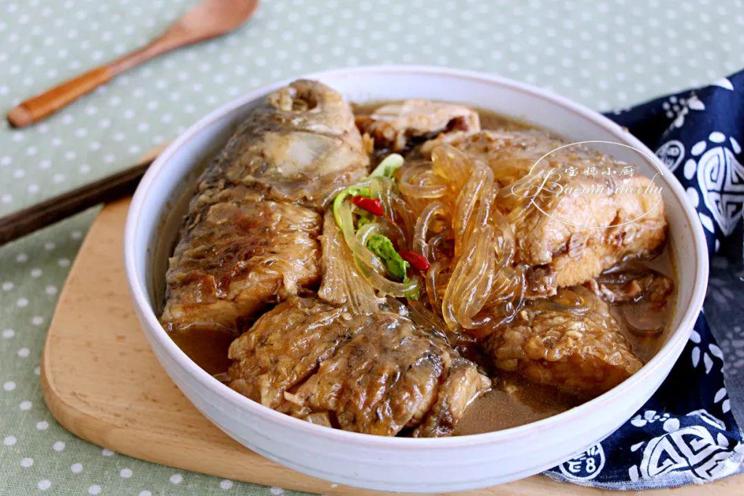 最簡單家庭燉魚做法，最簡單家庭燉魚食譜，輕松上手，美味呈現(xiàn)！