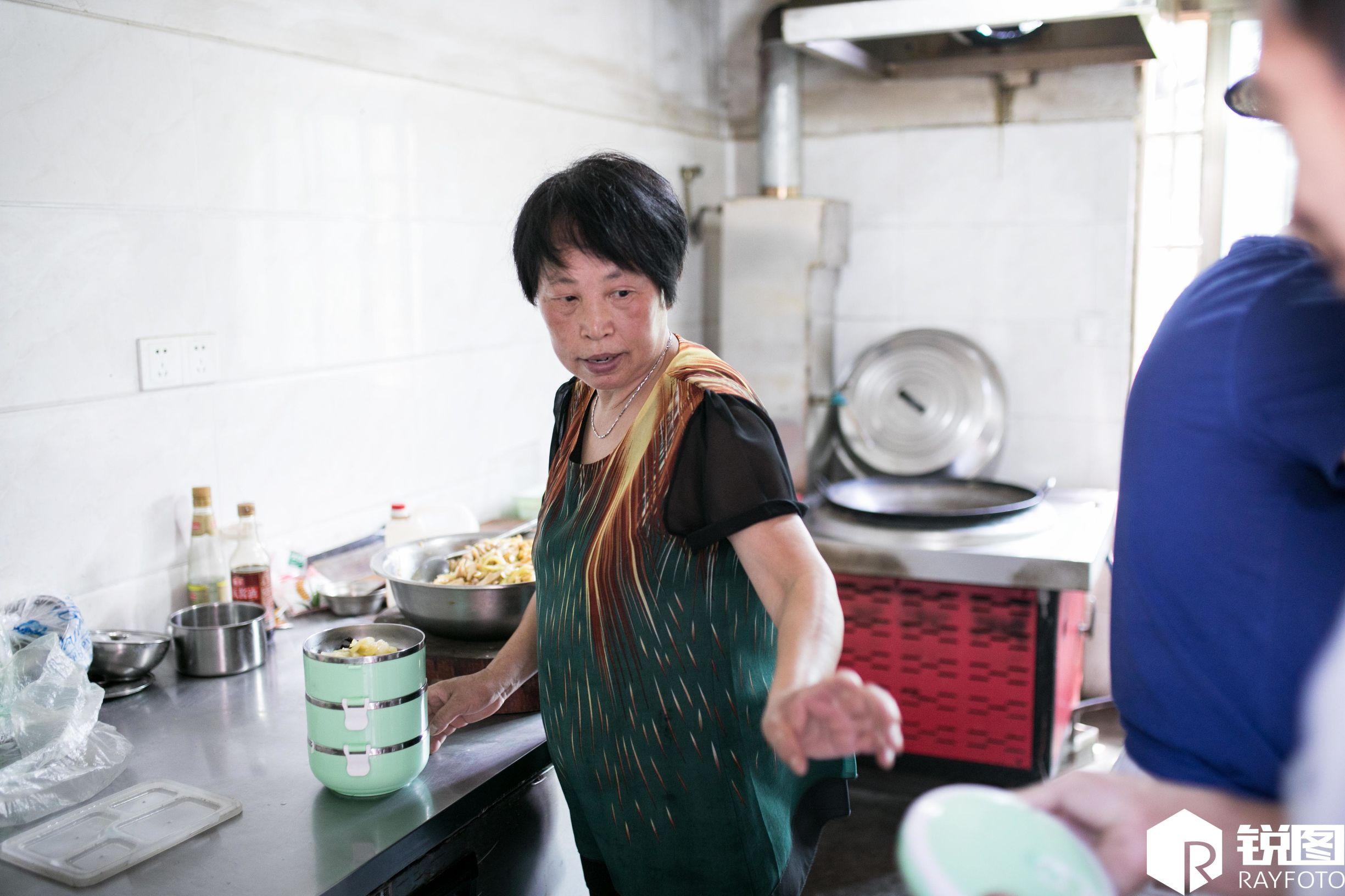 食堂菜譜大全，帶你領(lǐng)略美食盛宴，盡賞豐富圖片展示，食堂美食盛宴，全面展示豐富菜譜與圖片欣賞
