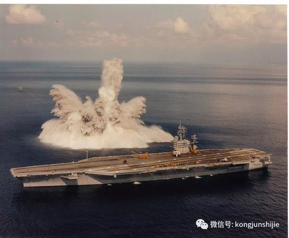 美軍航母第二次被炸，歷史回顧與戰(zhàn)略影響，美軍航母遭襲，歷史回顧與戰(zhàn)略格局重塑