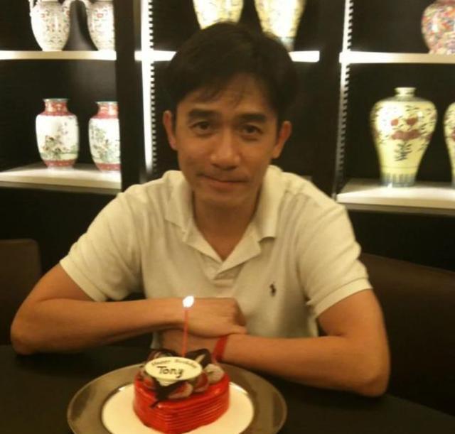 關(guān)于小楊哥爸爸裸體視頻觀看的探討與警示，小楊哥爸爸裸體視頻探討，網(wǎng)絡(luò)亂象的警示與反思