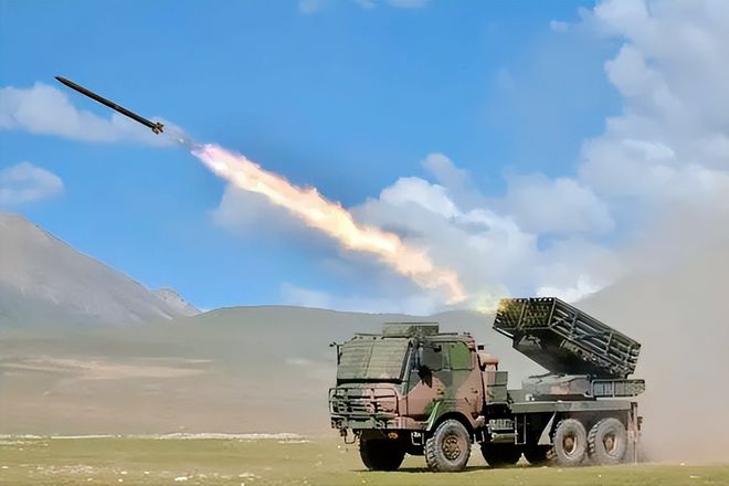 火箭炮KV-44，鋼鐵巨人的終極武器，鋼鐵巨人終極武器，火箭炮KV-44揭秘