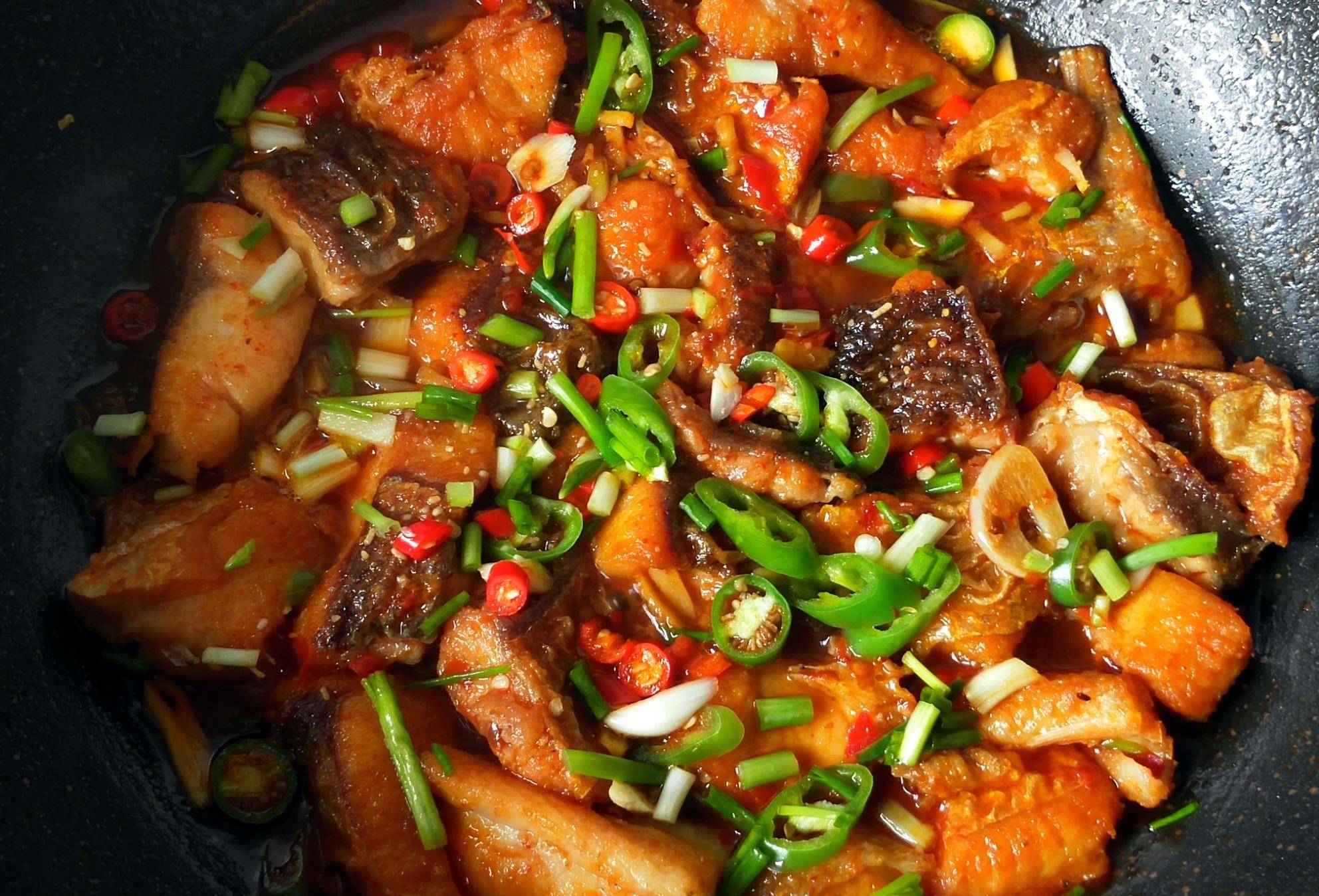 家常紅燒魚塊，一道美味佳肴的制作與分享，家常紅燒魚塊，美味佳肴的制作分享攻略