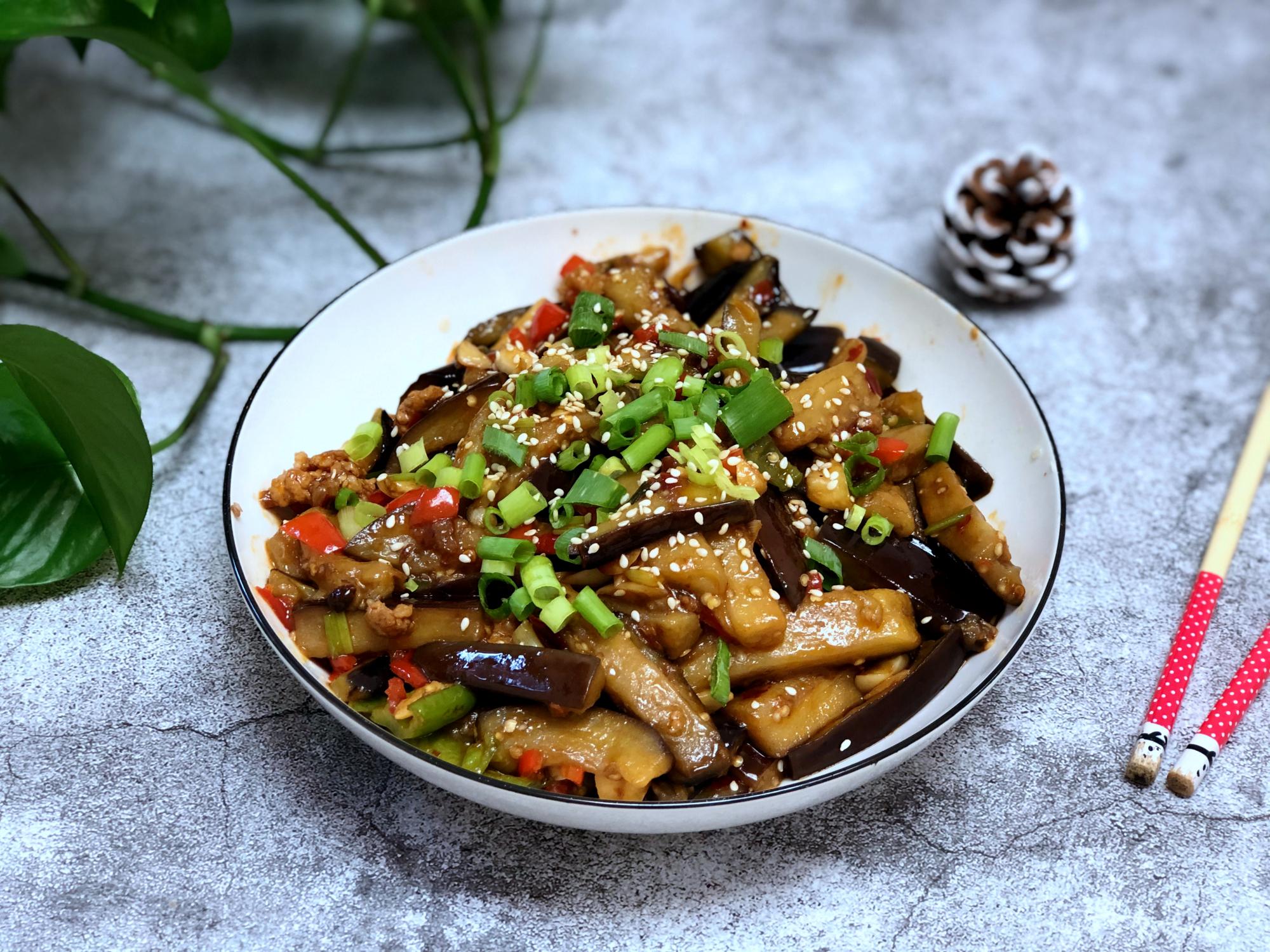 蒜泥涼拌茄子的美味之旅，蒜泥涼拌茄子的制作與美味之旅