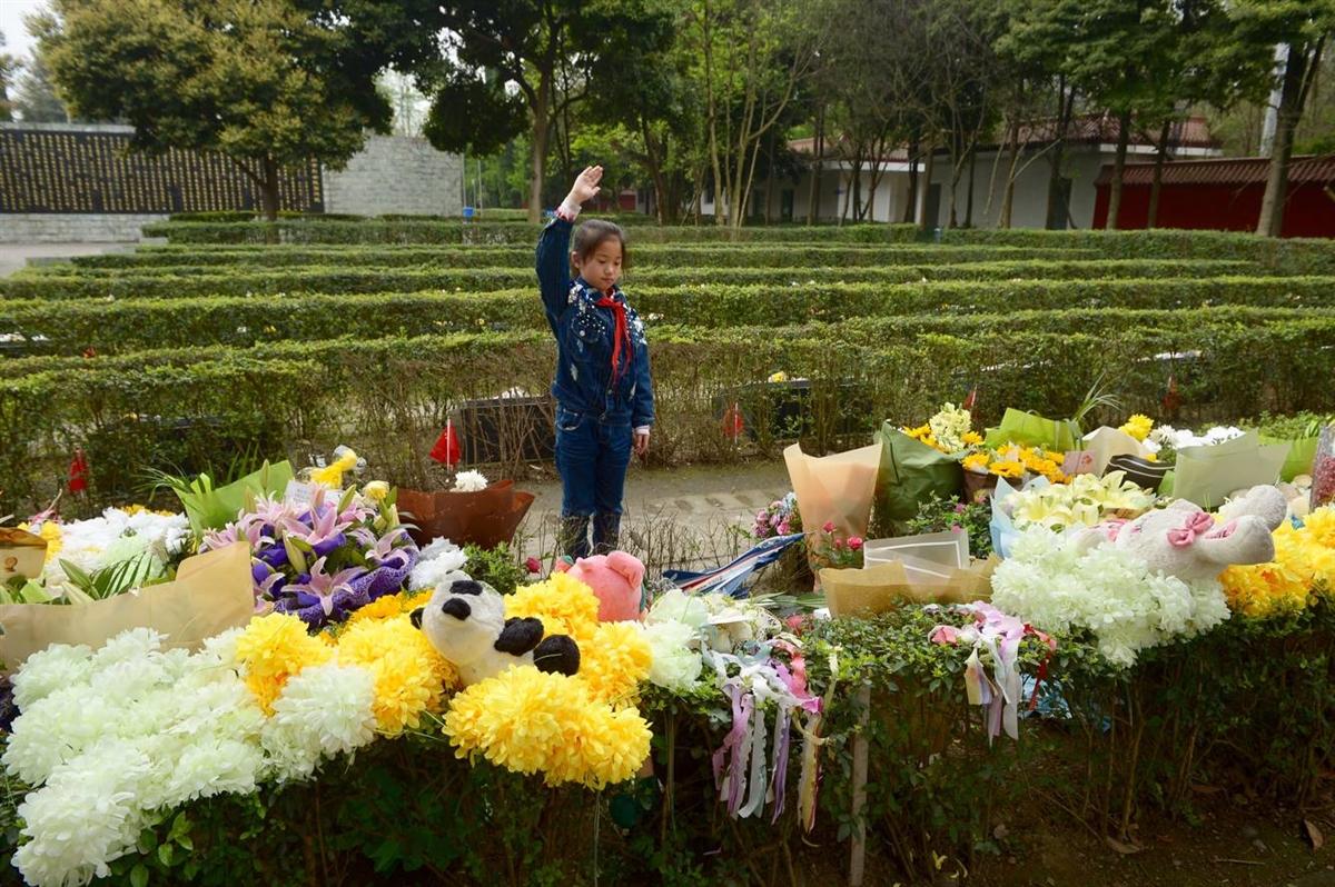 戰(zhàn)斗機(jī)女飛行員余旭圖片，英勇與美麗的象征，戰(zhàn)斗機(jī)女飛行員余旭圖片，英勇與美麗的典范