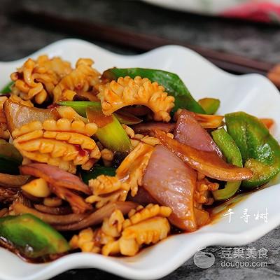 魷魚炒洋蔥，一道美味海鮮家常菜的烹飪方法，魷魚炒洋蔥，美味海鮮家常菜的烹飪技巧