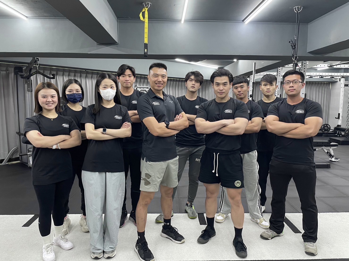 新加坡健身教練的專業(yè)要求與素質探討，新加坡健身教練專業(yè)要求與素質深度解析