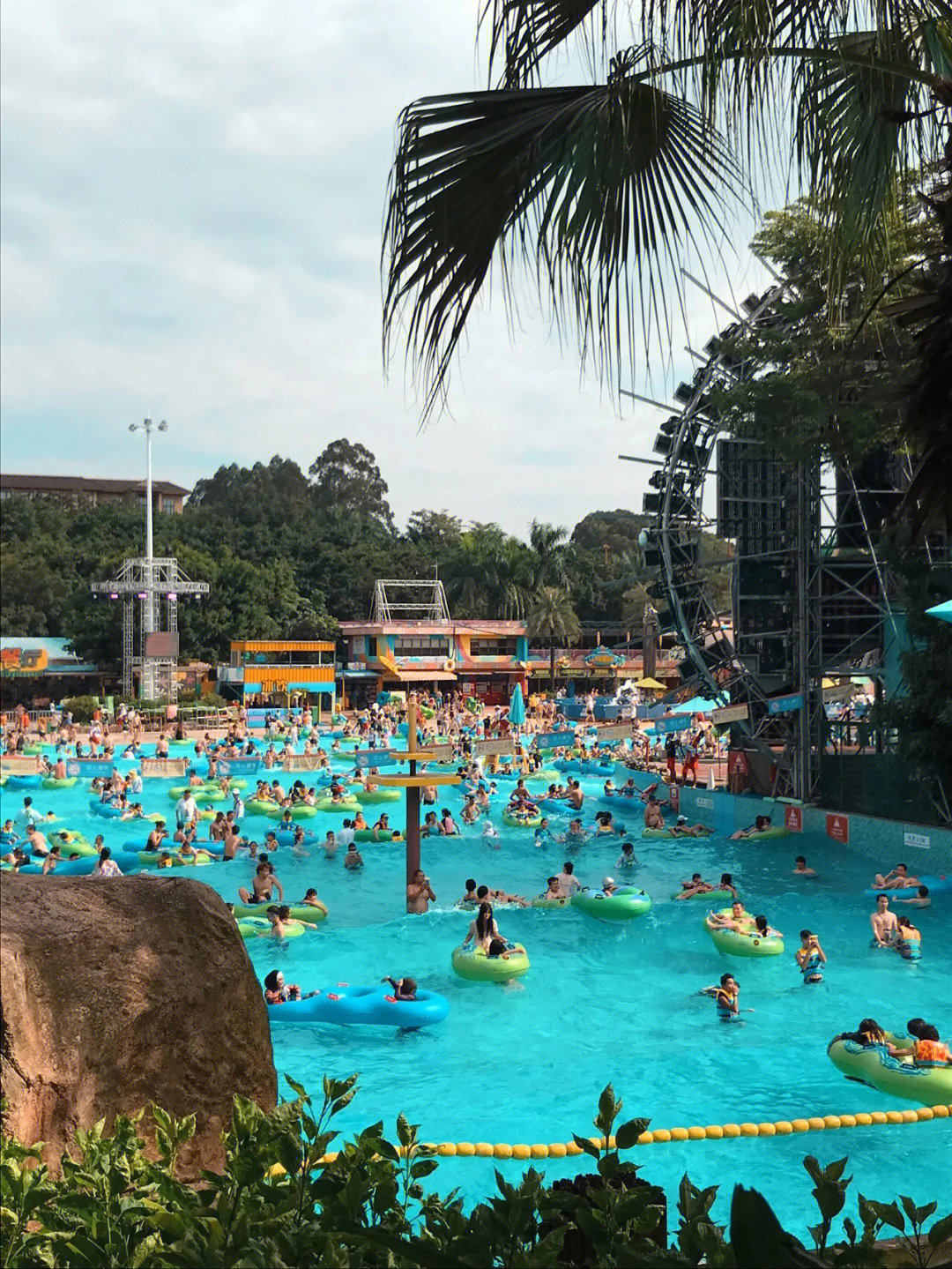 長(zhǎng)隆水上樂園，挑戰(zhàn)近乎90度跳水的刺激之旅，長(zhǎng)隆水上樂園，挑戰(zhàn)近乎垂直跳水的極致刺激之旅