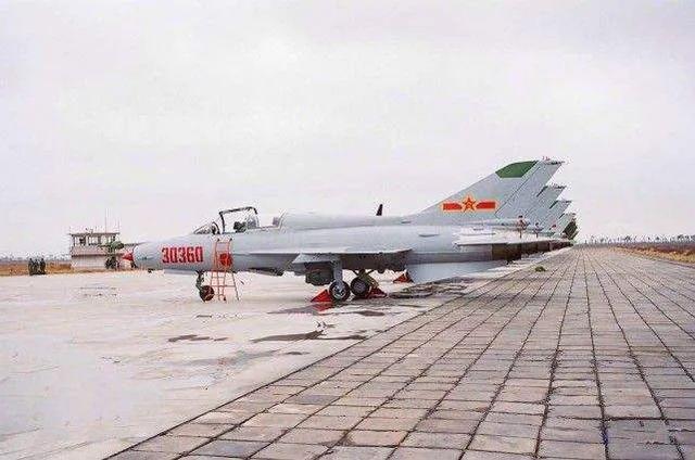 中國空軍中的殲-7與殲-8，現(xiàn)狀與發(fā)展展望，中國空軍殲-7與殲-8現(xiàn)狀與發(fā)展展望，未來趨勢解析