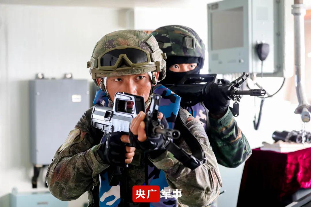 蛟龍突擊隊(duì)劉文龍簡(jiǎn)介，鐵血戰(zhàn)士的傳奇人生，蛟龍突擊隊(duì)劉文龍，鐵血戰(zhàn)士的傳奇人生簡(jiǎn)介