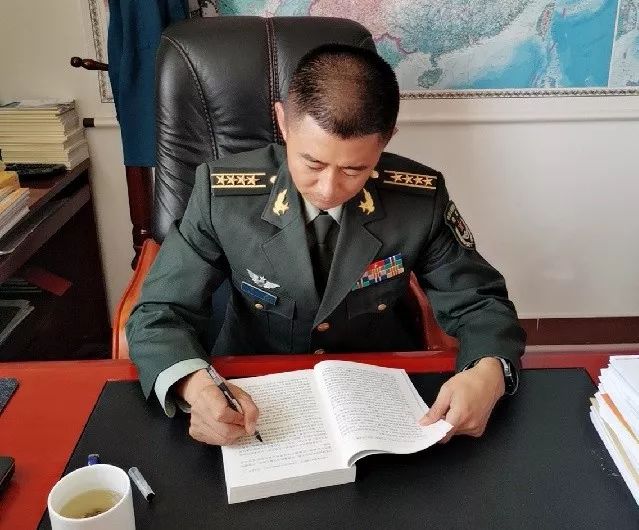 2020年最年輕的旅長(zhǎng)——他的故事與領(lǐng)導(dǎo)力之路，2020年最年輕旅長(zhǎng)，領(lǐng)導(dǎo)力之路與成長(zhǎng)故事