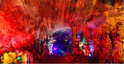 月亮洞景區(qū)，自然之美的圖片展現(xiàn)，月亮洞景區(qū)，自然之美的絕佳展現(xiàn)