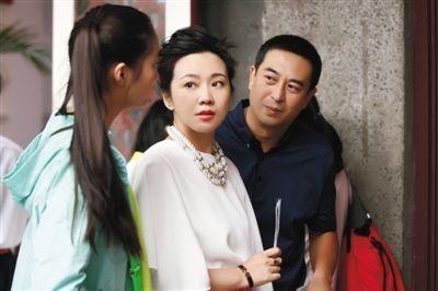 一仆二主，家庭與權(quán)力的微妙平衡，一仆二主，家庭權(quán)力平衡中的微妙博弈