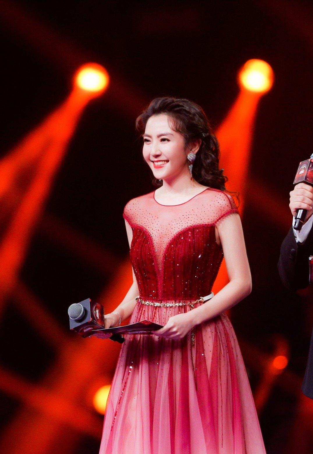 美女征婚圖片，探尋現(xiàn)代婚戀新風尚，美女征婚圖片探尋現(xiàn)代婚戀新風尚的魅力風采