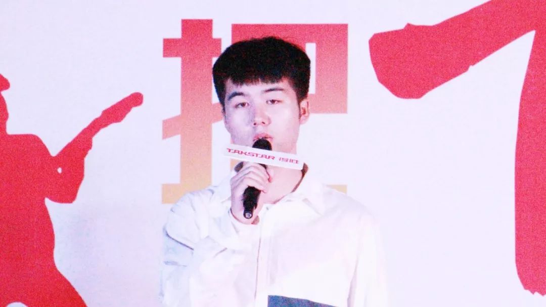 鄭航斯武，在錄中的卓越之旅，鄭航斯武，卓越之旅的啟程