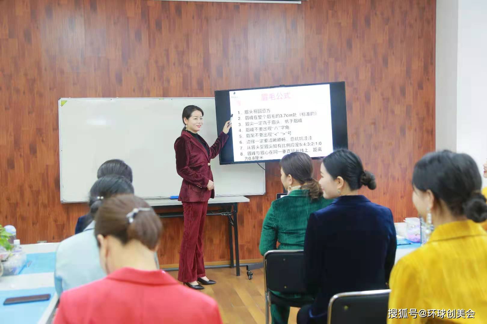 代女道跡名白了——探尋女性力量的覺醒與崛起，女性力量的覺醒與崛起，代女道跡名白之路