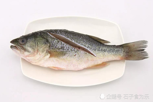 鱸魚的美味烹飪方法，鱸魚美味烹飪秘訣，輕松制作佳肴！