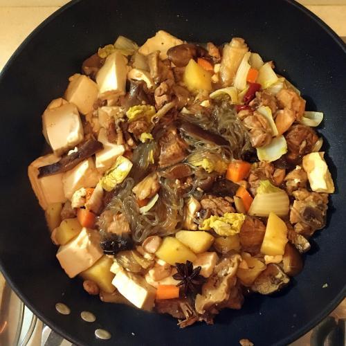 燉雞美味秘訣，燉出鮮嫩多汁的雞湯，燉雞美味秘訣，燉出鮮嫩多汁雞湯的訣竅！