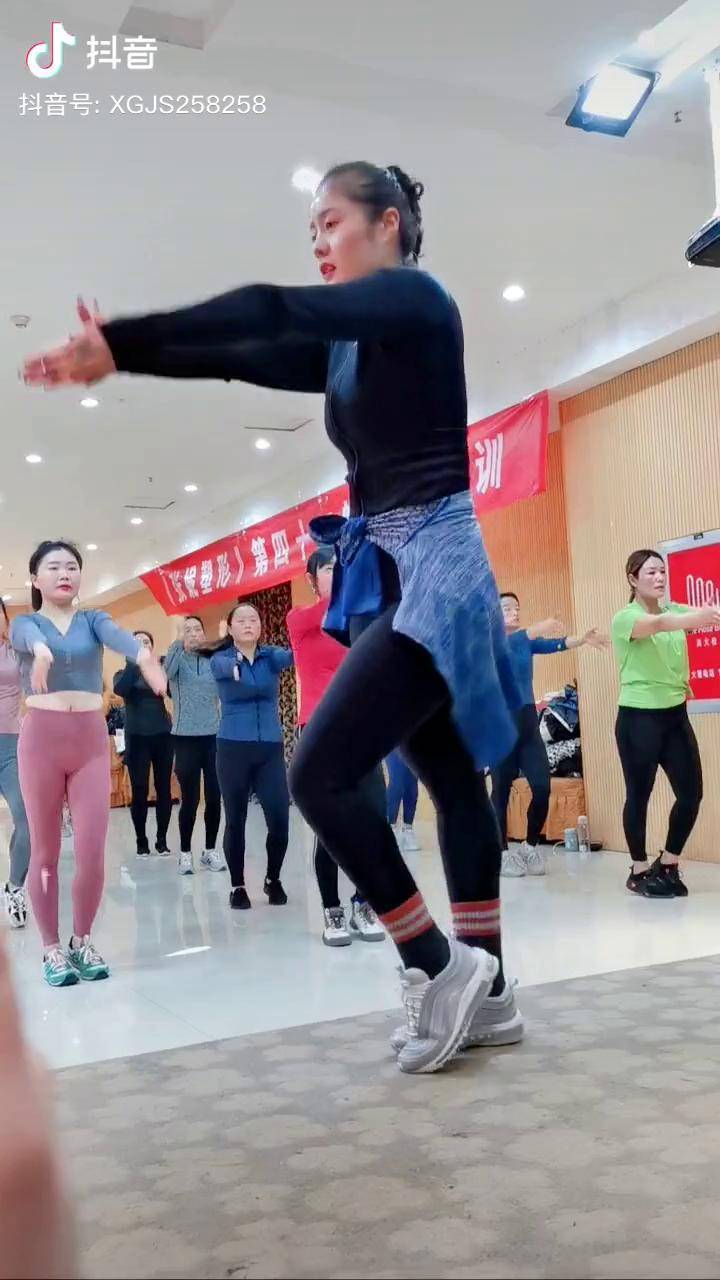 抖音最火的減肥舞，燃燒你的卡路里，抖音最火減肥舞，燃燒卡路里，瘦身必備舞步