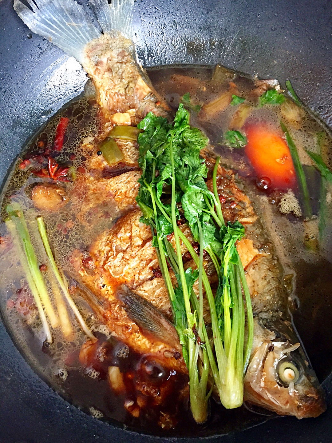 紅燒魚，經(jīng)典菜肴的制作方法與步驟，紅燒魚，經(jīng)典菜肴制作詳解