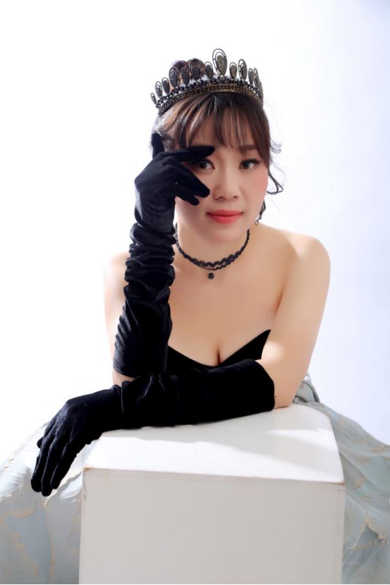 模特謝娜個(gè)人資料簡(jiǎn)介，模特謝娜的生平簡(jiǎn)介