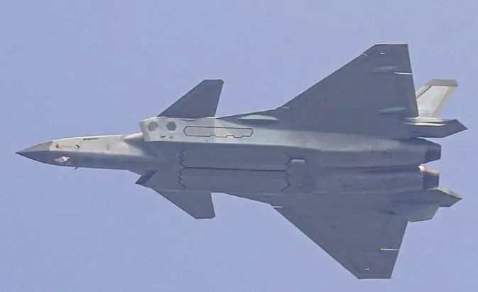 殲-20與殲-35，兩款戰(zhàn)斗機的區(qū)別，殲-20與殲-35戰(zhàn)斗機，性能差異解析