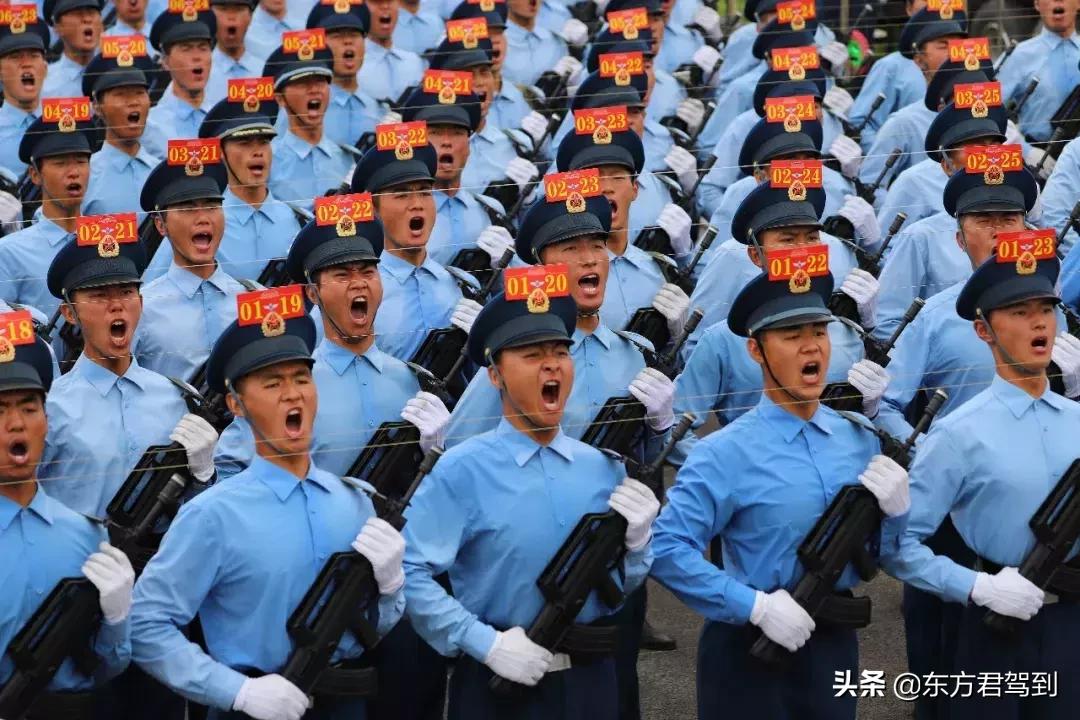 國慶大閱兵2019觀后感，榮耀與力量的展現(xiàn)，國慶大閱兵2019，榮耀與力量的震撼展現(xiàn)