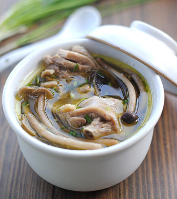 冬瓜排骨湯，一道家常美味湯品的制作秘訣，冬瓜排骨湯，家常美味湯品的制作寶典