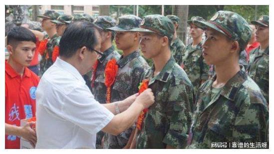 關(guān)于義務(wù)兵退伍待遇，兩年義務(wù)兵退伍能拿到多少錢？，揭秘義務(wù)兵退伍待遇，兩年服役后能拿多少錢？