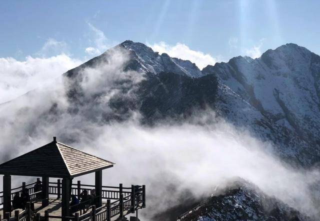 陜西太白山景區(qū)簡(jiǎn)介，自然與人文的交相輝映，陜西太白山景區(qū)，自然與人文的璀璨交融