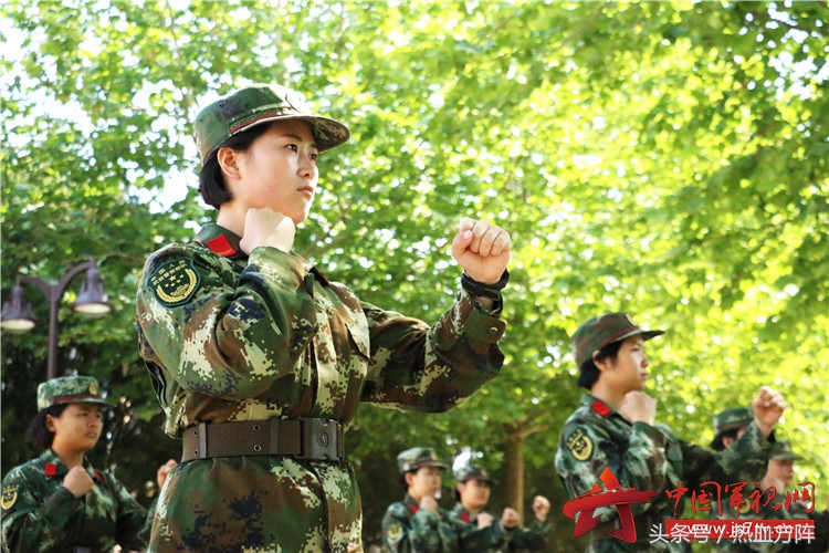女兵訓練辛苦嗎？深度探討女性軍事訓練的挑戰(zhàn)與磨礪，女兵訓練的艱辛與挑戰(zhàn)，深度探討女性軍事訓練的磨礪與成長之路