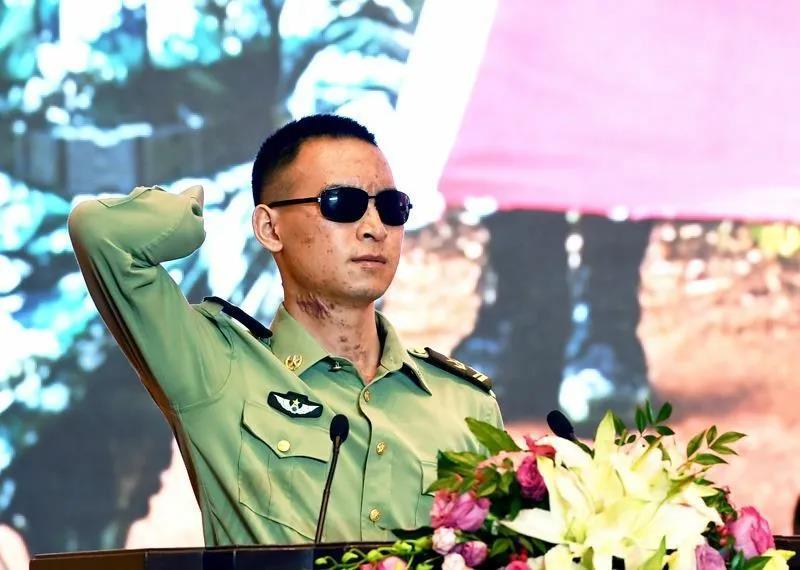 杜富國改編的電影名稱及其背后的故事，杜富國改編電影，英雄背后的故事